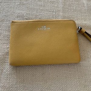Coach Wristlet in crossgrain leather
